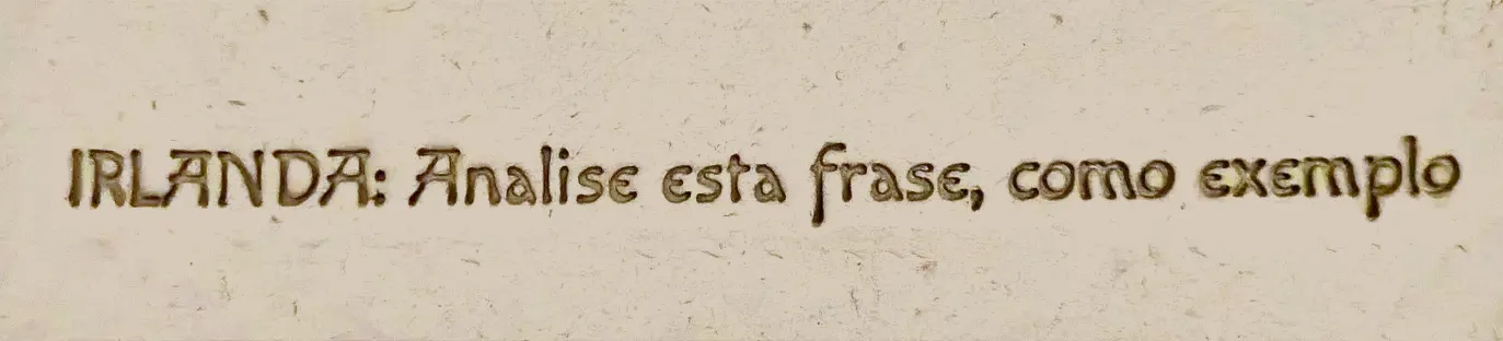 Frase de exemplo carimbada na argila com a fonte Irlanda
